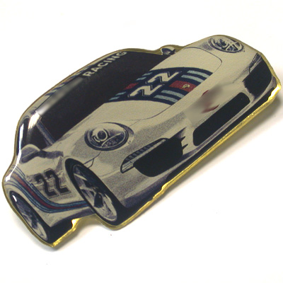 заливной значок Martini Racing в форме гоночного автомобиля Porsche. Изготовление заливных значков с логотипом на заказ. Собственное производство в москве